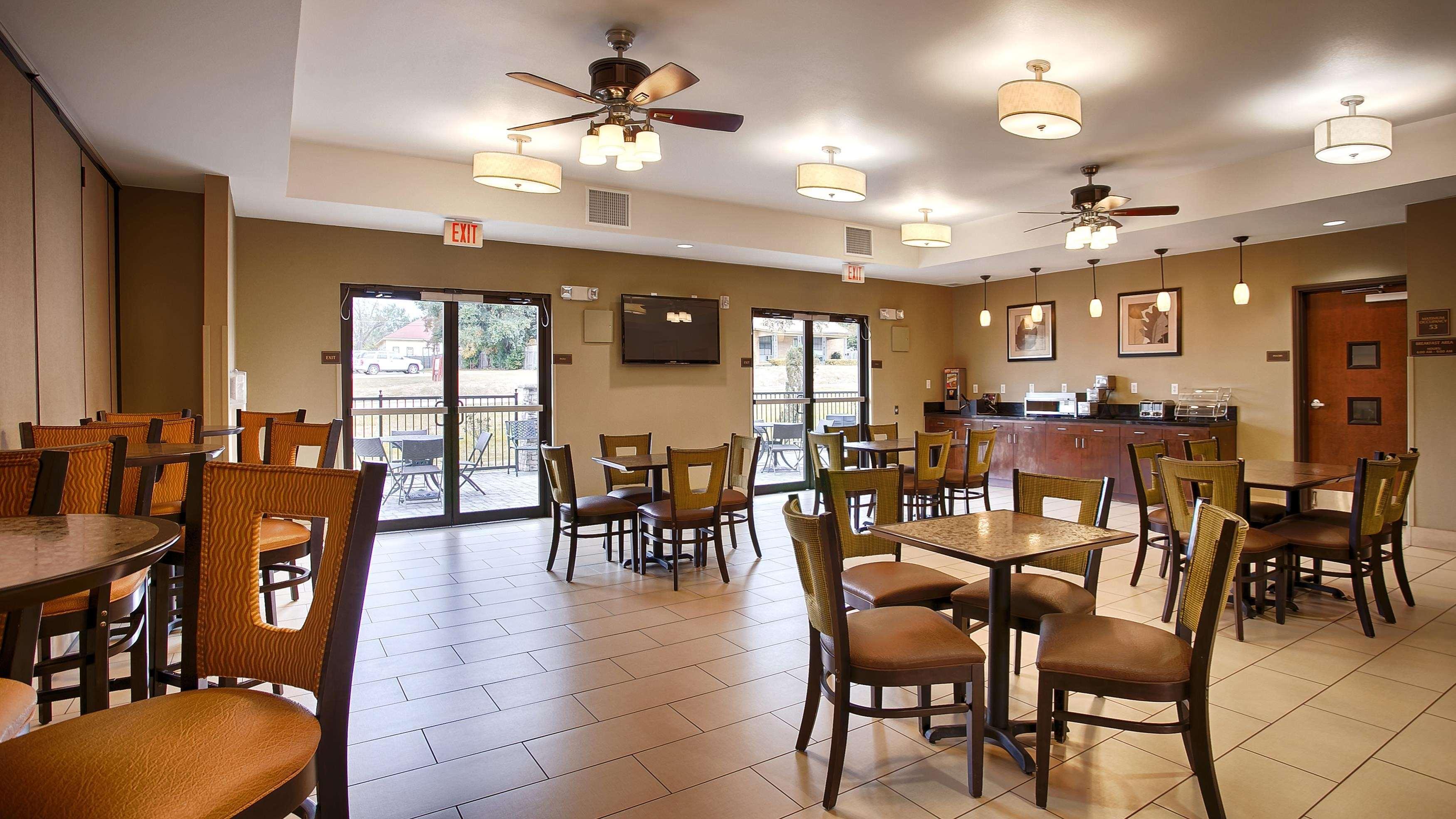 Best Western Plus Desoto Inn & Suites Mansfield Экстерьер фото
