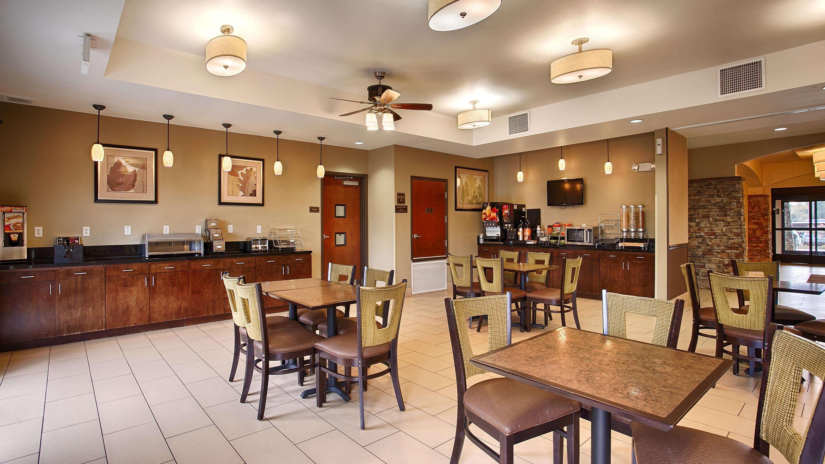 Best Western Plus Desoto Inn & Suites Mansfield Экстерьер фото