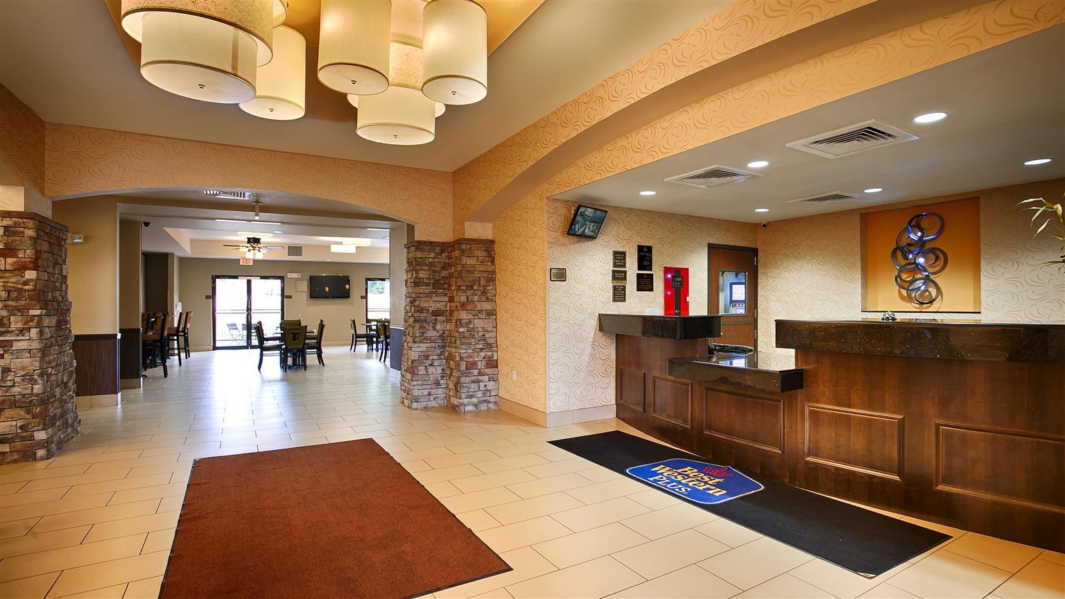 Best Western Plus Desoto Inn & Suites Mansfield Экстерьер фото